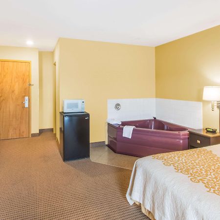 Days Inn By Wyndham Colchester Burlington Εξωτερικό φωτογραφία