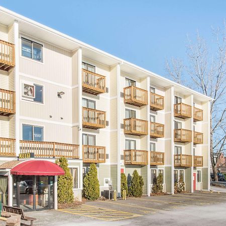 Days Inn By Wyndham Colchester Burlington Εξωτερικό φωτογραφία