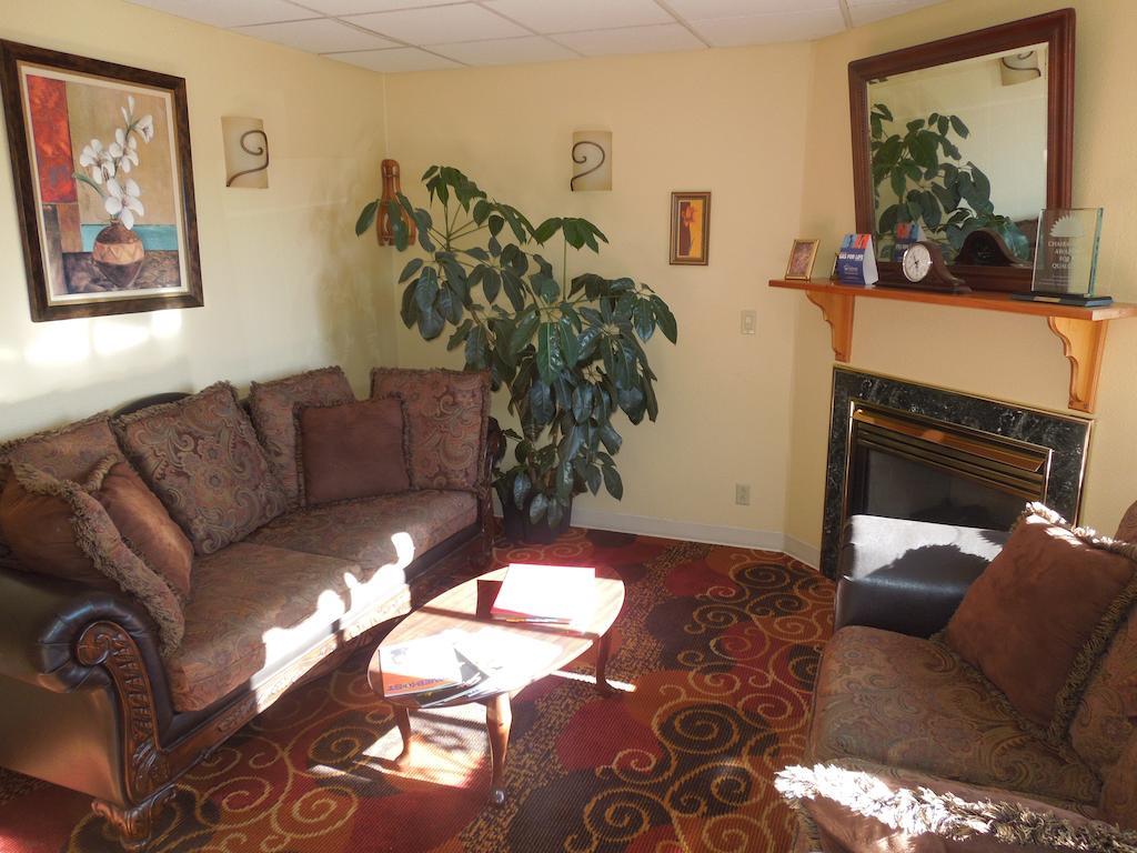 Days Inn By Wyndham Colchester Burlington Εξωτερικό φωτογραφία