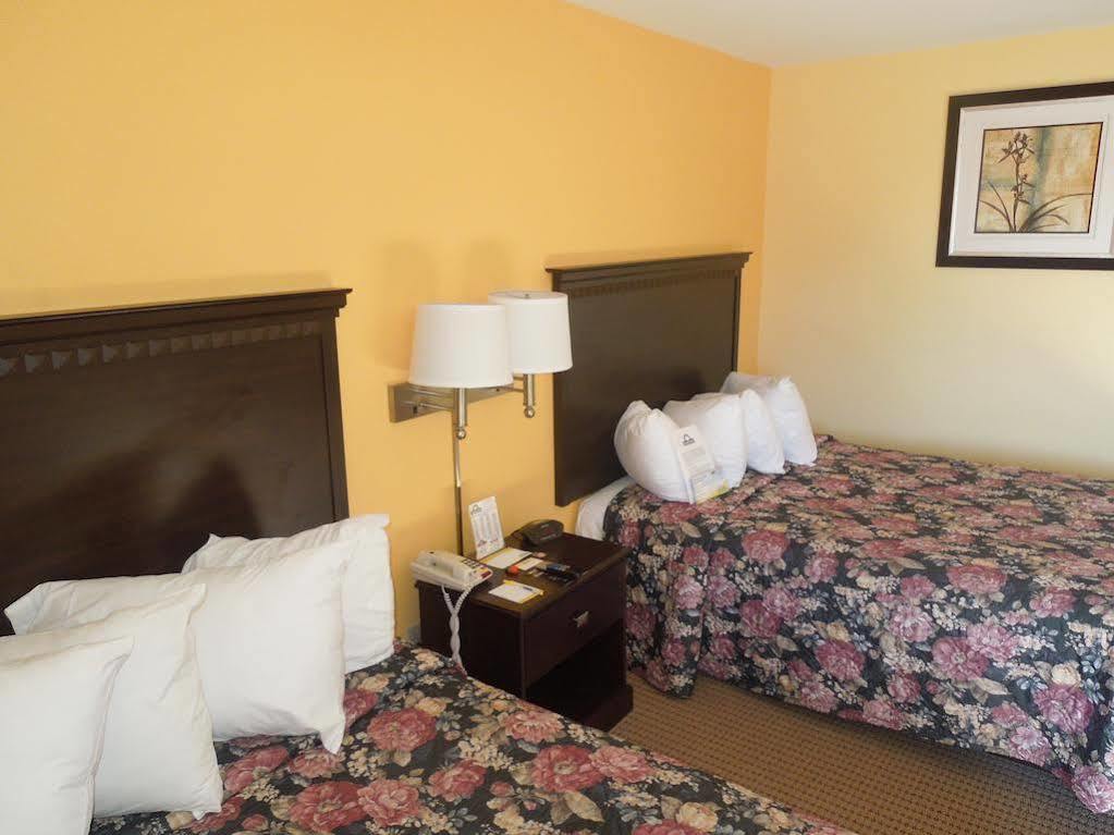 Days Inn By Wyndham Colchester Burlington Εξωτερικό φωτογραφία